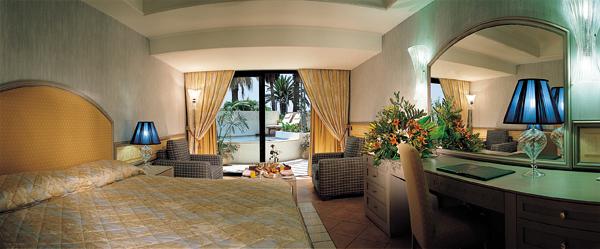 The Leading Hotels of the World Amathus HotelsDionysos Suite Bedroom