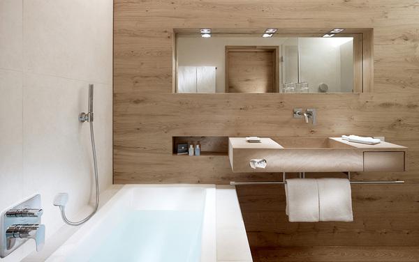 Double Room Deluxe Tirol Bathroom