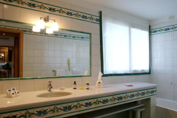 Relais & Ch&#226;teauxBathrooms