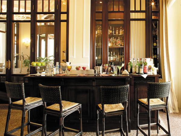 Small Luxury Hotels of the WorldEpoque HotelsBar