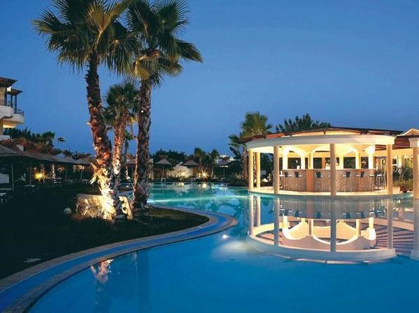 Great Hotels of the WorldPool Bar