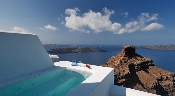 Deluxe Jacuzzi Suite