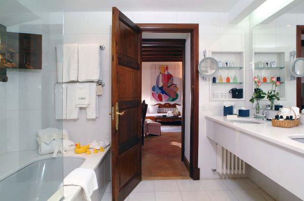 Small Luxury Hotels of the WorldOrient-Express Hotels, Trains & Cruises