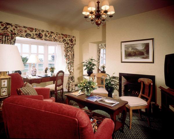 Cottage-living-room