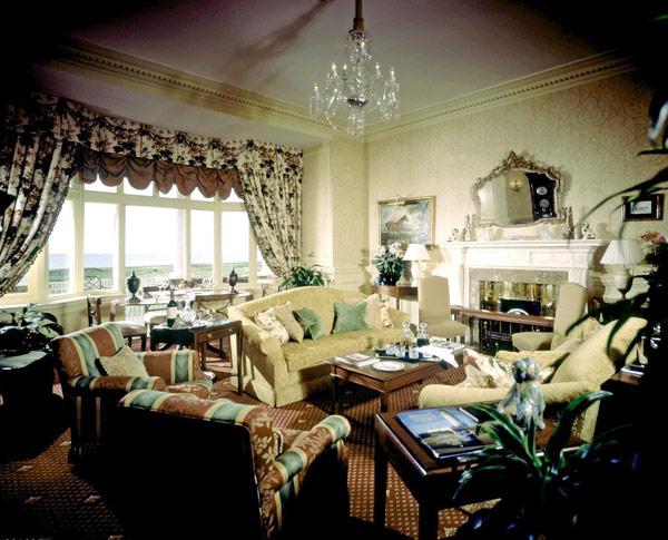 Resort-suite-living-room